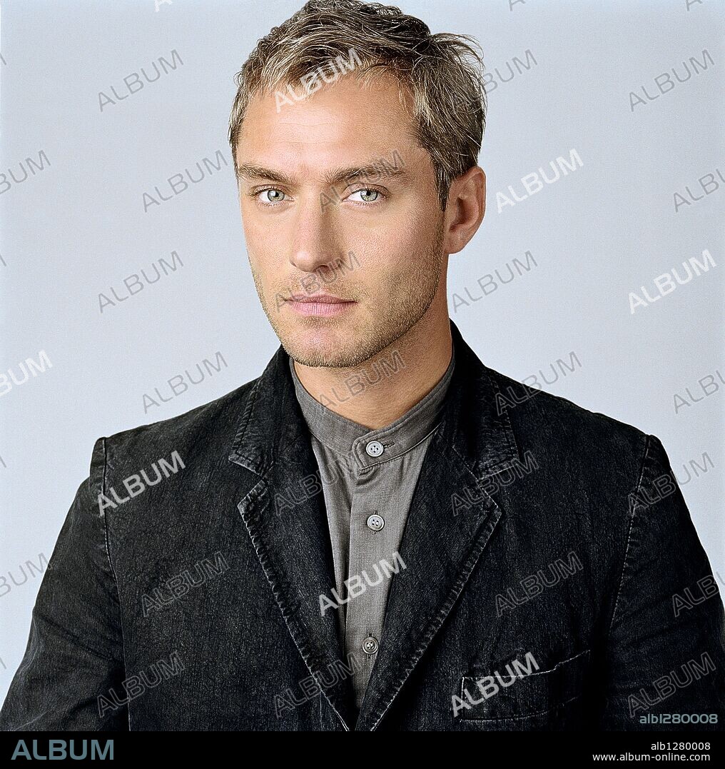 JUDE LAW in BREAKING AND ENTERING, 2006, directed by ANTHONY MINGHELLA. Copyright MIRAMAX FILMS.