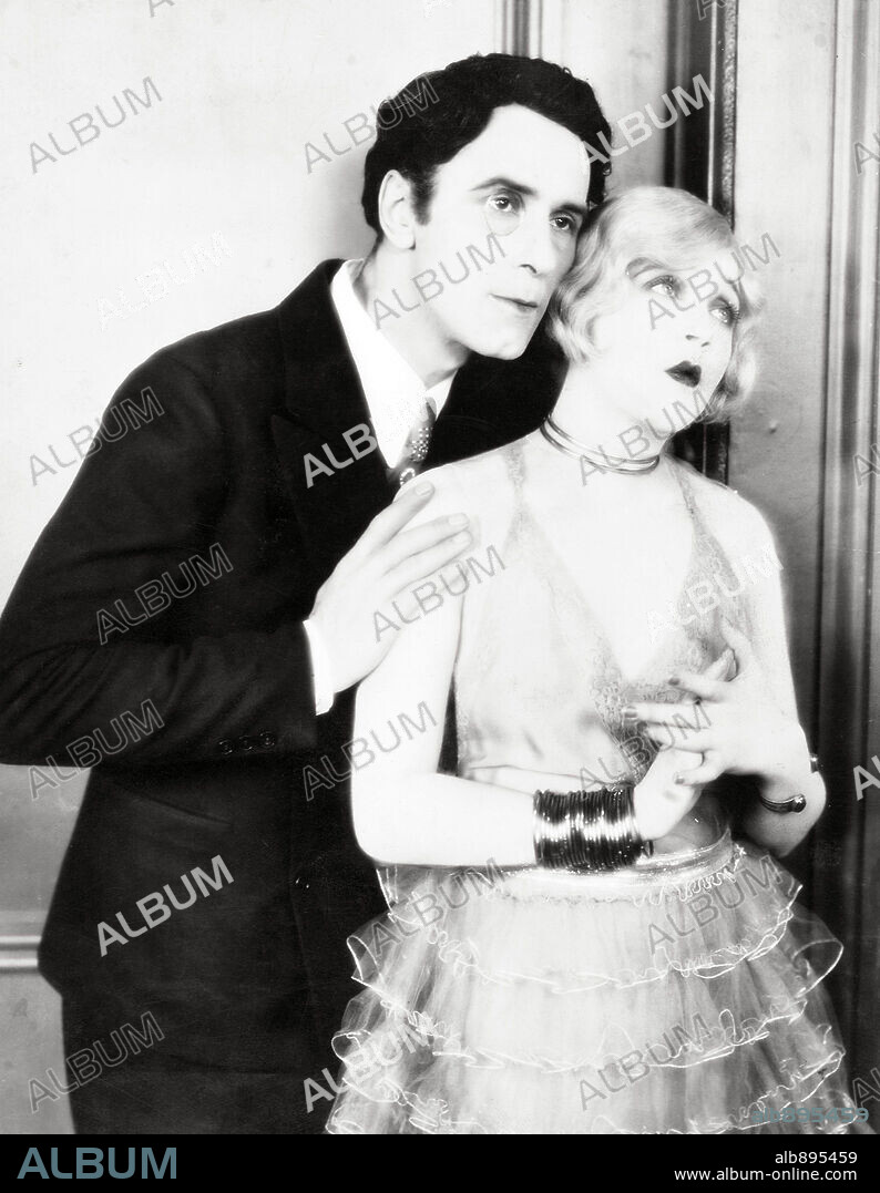 CONWAY TEARLE und MAE MURRAY in ALTARS OF DESIRE, 1927, unter der Regie von CHRISTY CABANNE. Copyright M.G.M.