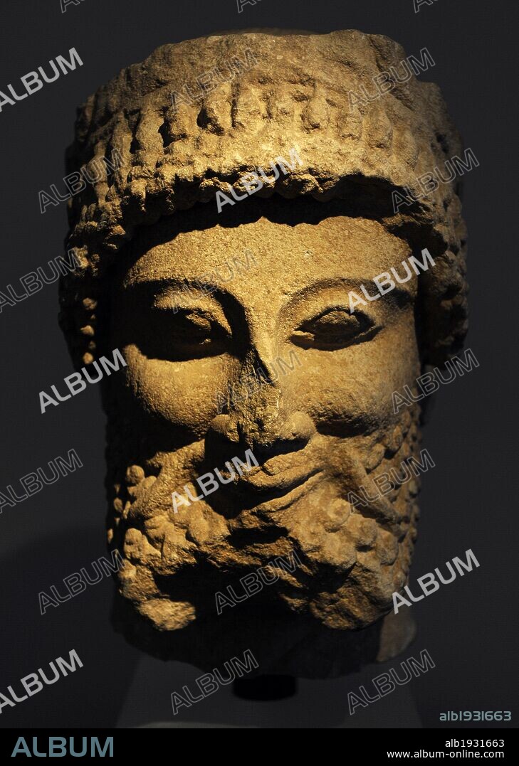 ARTE GRIEGO. ARCAICO. GRECIA. REY-SACERDOTE. Museo Carlsberg Glyptotek. Copenhague. Dinamarca. Europa.