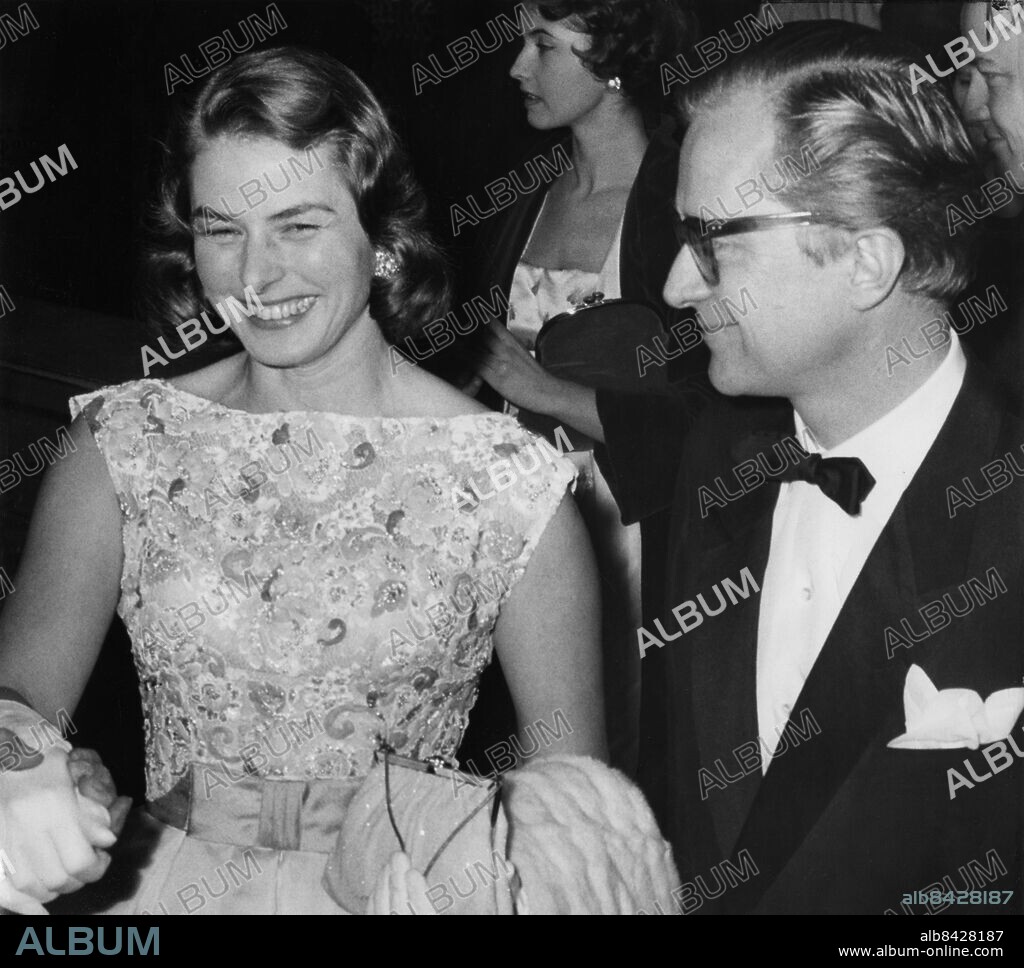 FILE 1959. Teaterförläggaren Lars Schmidt tillsammans med hustrun Ingrid Bergman på premiären av "My fair lady".. Photo: SCANPIX SWEDEN / Code: 190.