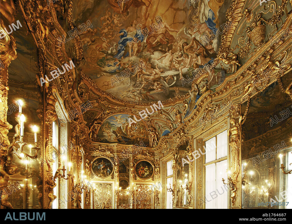 Palazzo di Tobia Pallavicino in Strada Nuova in Genoa, by Unknown artist, 1558-1561, 16th Century,. Italy, Liguria, Genoa, Palazzo di Tobia Pallavicino in Strada Nuova. Detail. Interior view Palazzo di Tobia Pallavicino gallery gilt ceiling stuccoes fresco gold.