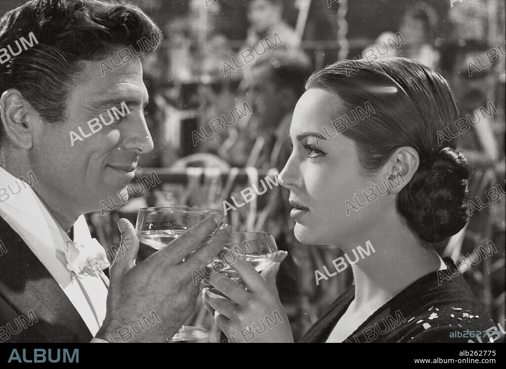 RAF VALLONE y SARA MONTIEL en LA VIOLETERA, 1958, dirigida por LUIS CESAR AMADORI.