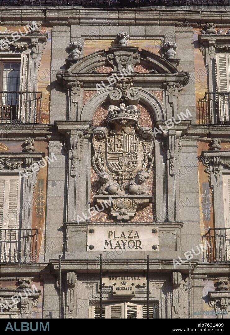 JUAN GOMEZ DE MORA (1586-1646). ESCUDO EN LA FACHADA DE LA CASA DE LA PANADERIA.
