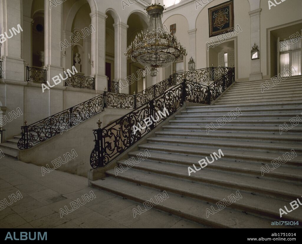 ARTE S. XVIII. ESPAÑA. PALACIO REAL DE ARANJUEZ. Vista de la ESCALERA PRINCIPAL o DE HONO, obra del arquitecto italiano Santiago BONAVIA que a partir de 1744 centró su actividad en Aranjuez, donde rehizo la Gran Escalera destruida en parte tras el incendio de 1727. ARANJUEZ. Comunidad de Madrid. PATRIMONIO NACIONAL.