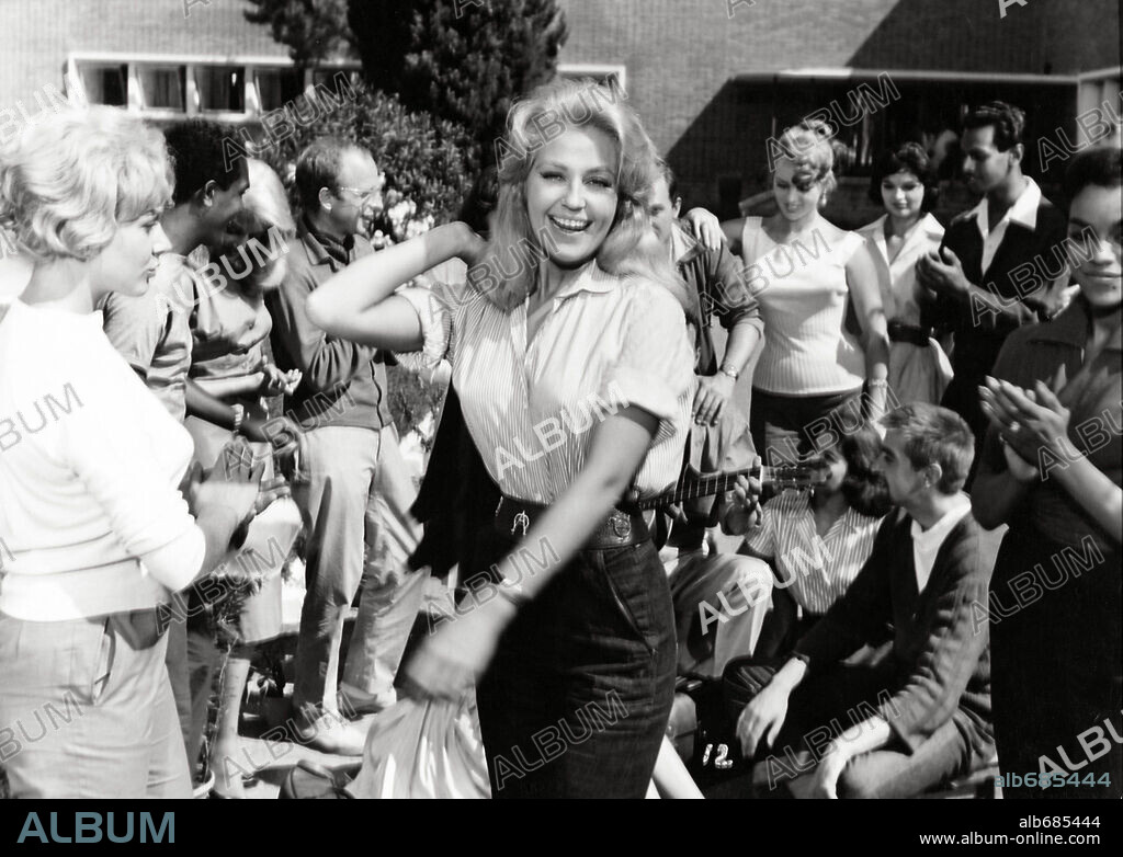 ANA DICE SI, 1958, directed by PEDRO LAZAGA. Copyright RADIO FILMS.