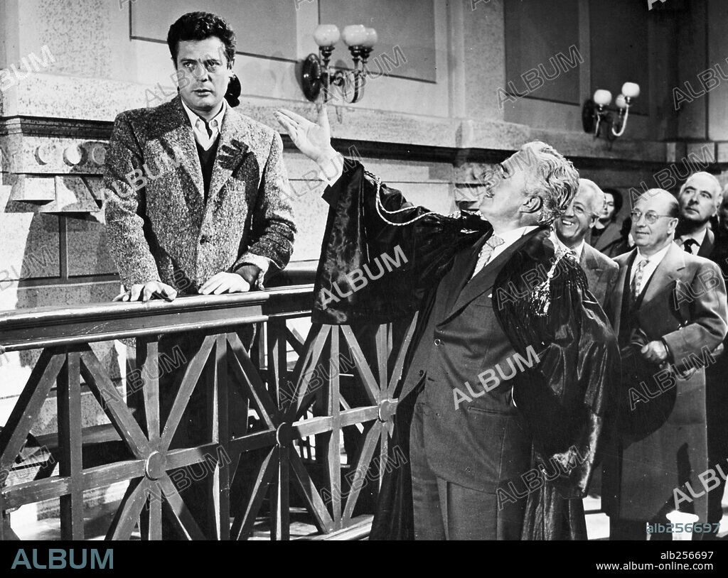 MARCELLO MASTROIANNI et VITTORIO DE SICA dans IL BIGAMO, 1956. Copyright ROYA FILMS.