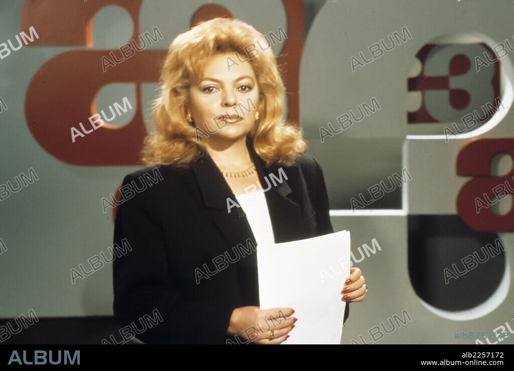 MAYRA GOMEZ KEMP. ACTRIZ Y PRESENTADORA DE TELEVISION.CUBA1948-. TRABAJANDO EN ANTENA TRES TELEVISION. AÑO 1990.