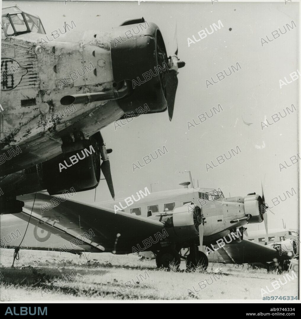 Agosto 1936. Guerra Civil Española. Junkers-52 alineados de los que intervinieron en el puente aéreo del Estrecho durante sus fases posteriores. En su primera fase, sin embargo, el puente aéreo fue exclusivamente español.