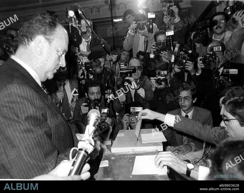 October 27, 1982. The leader of the popular alliance Voting.