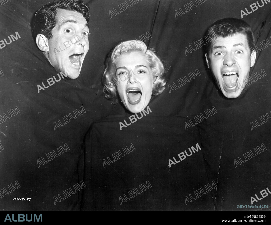 DEAN MARTIN, JERRY LEWIS und LIZABETH SCOTT in SCARED STIFF, 1953, unter der Regie von GEORGE MARSHALL. Copyright PARAMOUNT PICTURES.