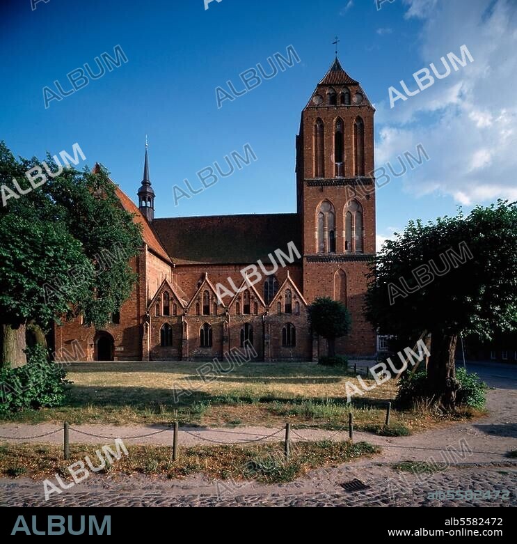 Güstrow Cathedral (Mecklenburg-Vorpommern). Exterior view from the north. Photo (Florian Monheim / Roman von Götz).