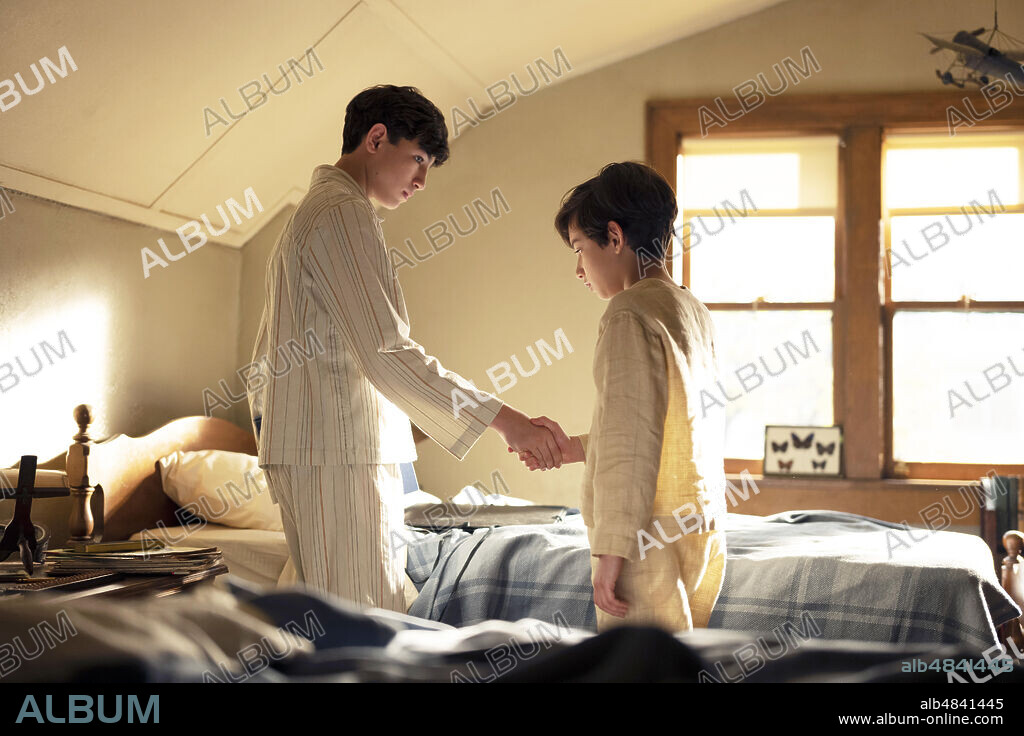 AZHY ROBERTSON and CALEB MALIS in THE PLOT AGAINST AMERICA, 2020, directed by DAVID SIMON. Copyright HOME BOX OFFICE (HBO).