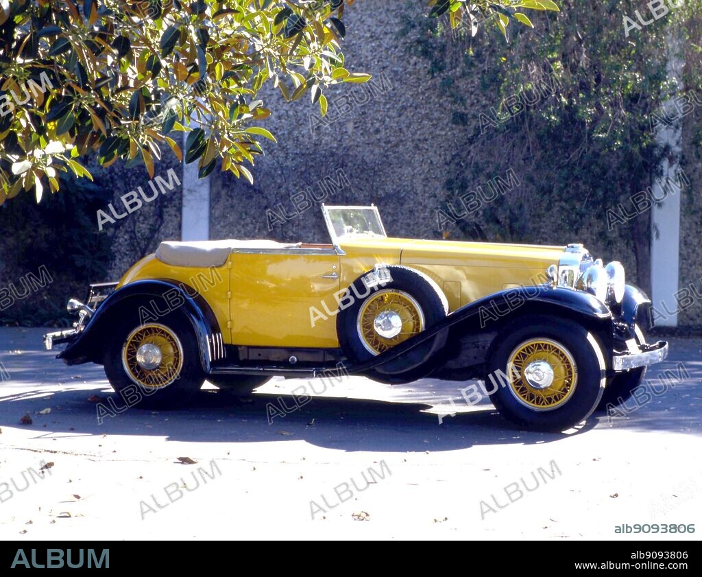1932 Stutz DV-32 Super Bearcat, bodied by Murray, with a dohc engine of 5276cc.