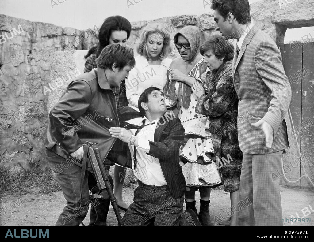 GRACITA MORALES, JOSE LUIS LOPEZ VAZQUEZ y MANOLO GOMEZ BUR en OPERACION SECRETARIA, 1967, dirigida por MARIANO OZORES.