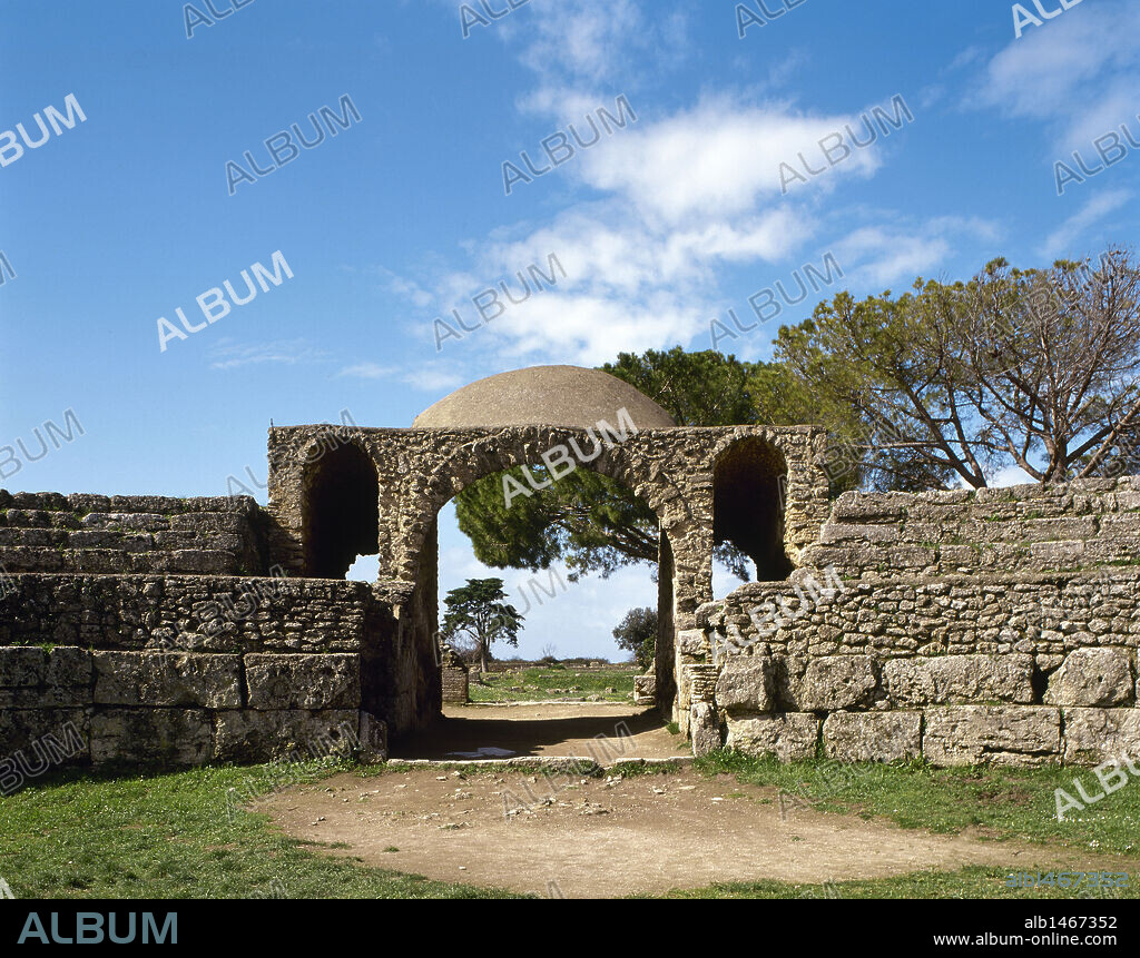 Italy. Paestum. Roman Amphitheater. Gateway. 1st century B.C.. Campania. Southern Italy.