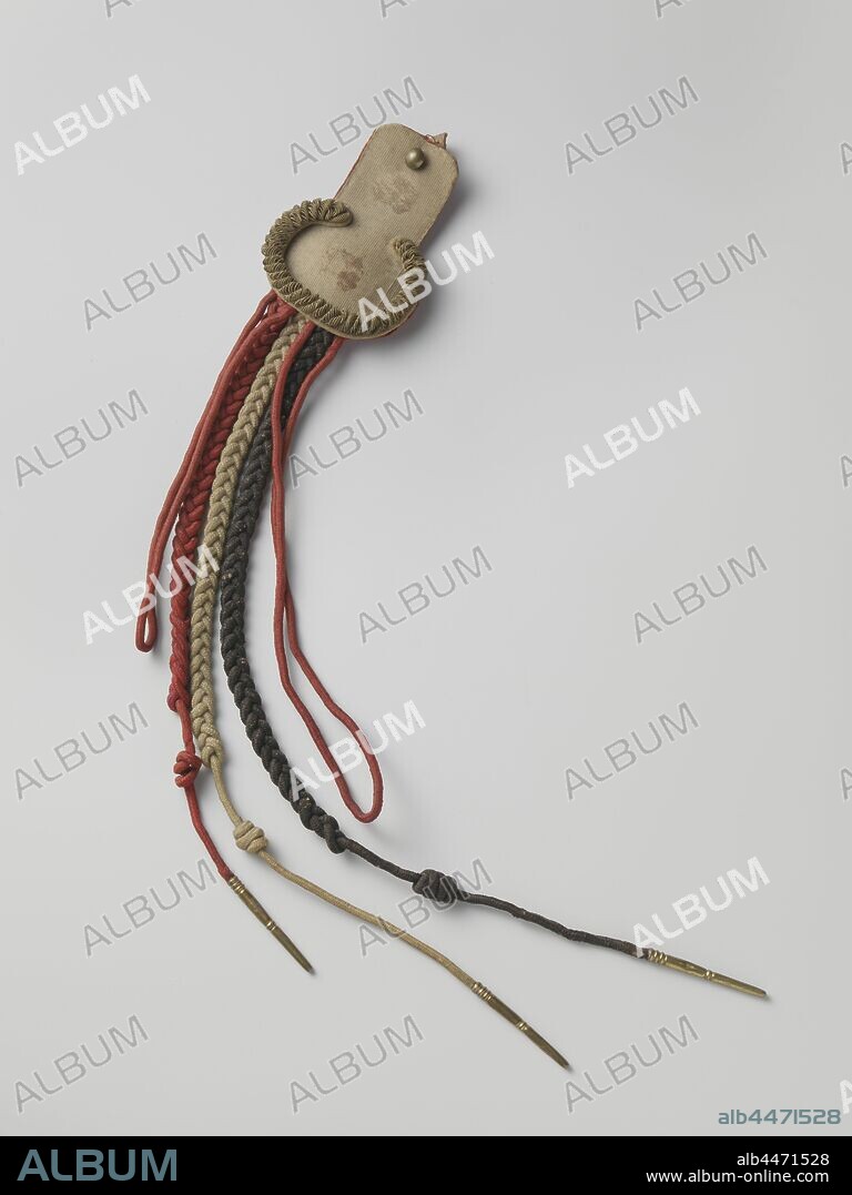Belgian lancer string, red, white and black braided cords found between Bautersem and Leuven by 1st Lute. D.J. de Beer Poortugael., Boutersem, D.J. de Beer Poortegael, anonymous, Netherlands, c. 1800 - c. 1830, wool, w 12.5 cm × l 85 cm.
