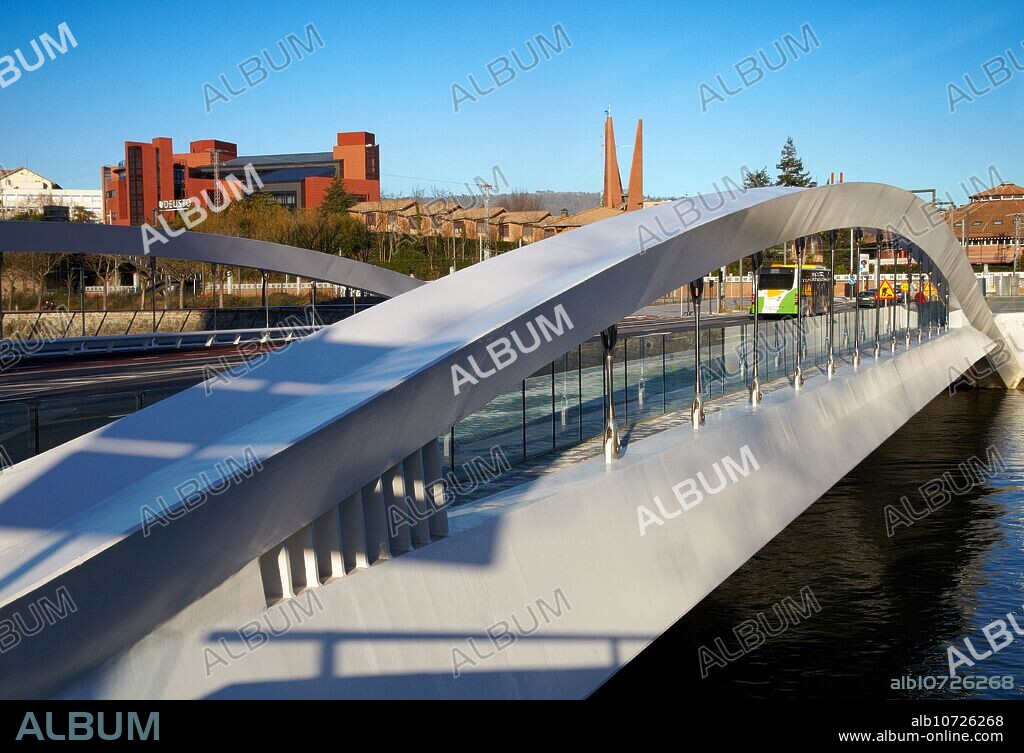 Aguirre Lehendakari bridge, river Urumea, Donostia, San Sebastian, Gipuzkoa, Basque Country, Spain.