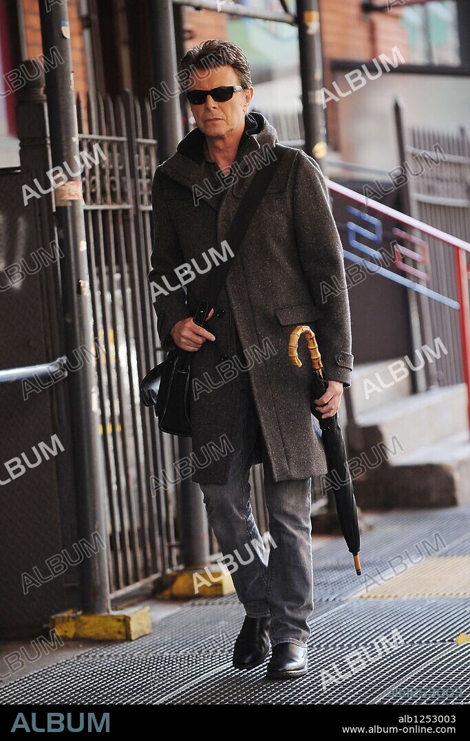 November 3 2009, New York City Bristish pop icon David Bowie was seen walking around his Soho neighborhood on November 2 2009 in New York City. 02/11/2009