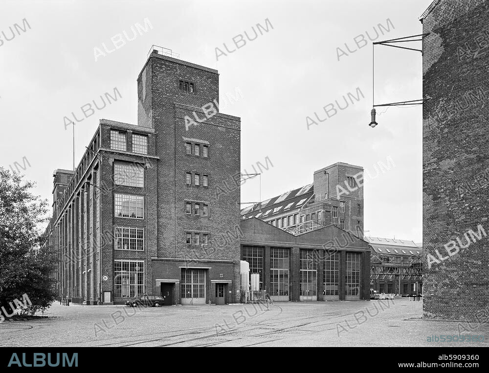 Berlin (Germany). AEG Turbine Factory, assembly hall for large machines on th corner of Hussitenstrasse 25-31 and Voltastrasse 29 (built 1912; Arch: Peter Behrens). Detail view: entrance Gustav-Meyer-Allee corner of Hussitenstrasse. Photo, 1998.