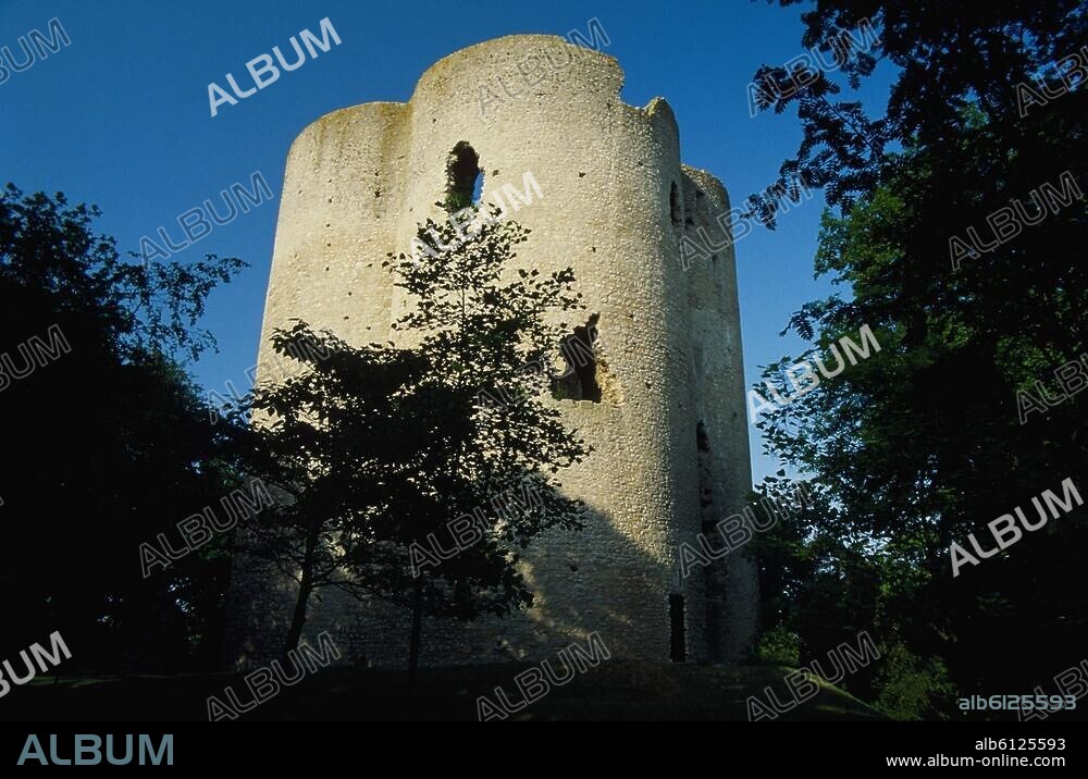 Étampes (Dép.Essonne, Ilede-France, Frankreich), Tour de Guinette (Donjon des ehemaligen Schlosses; erbaut 1130/1150 auf Befehl Ludwigs VII.).-Ansicht.-Foto, undatiert.
