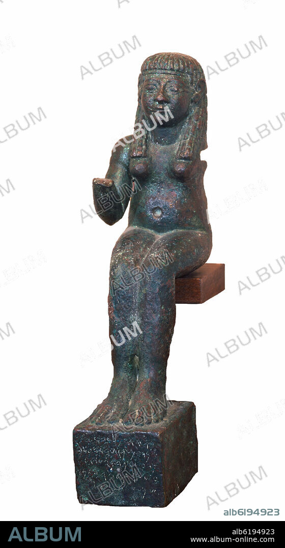 ESCULTURA DE LA DIOSA FENICIA ASTARTE - PROCEDE DEL CERRO DEL CARAMBOLO- ALTURA 16,5 CM - S VII A.C.