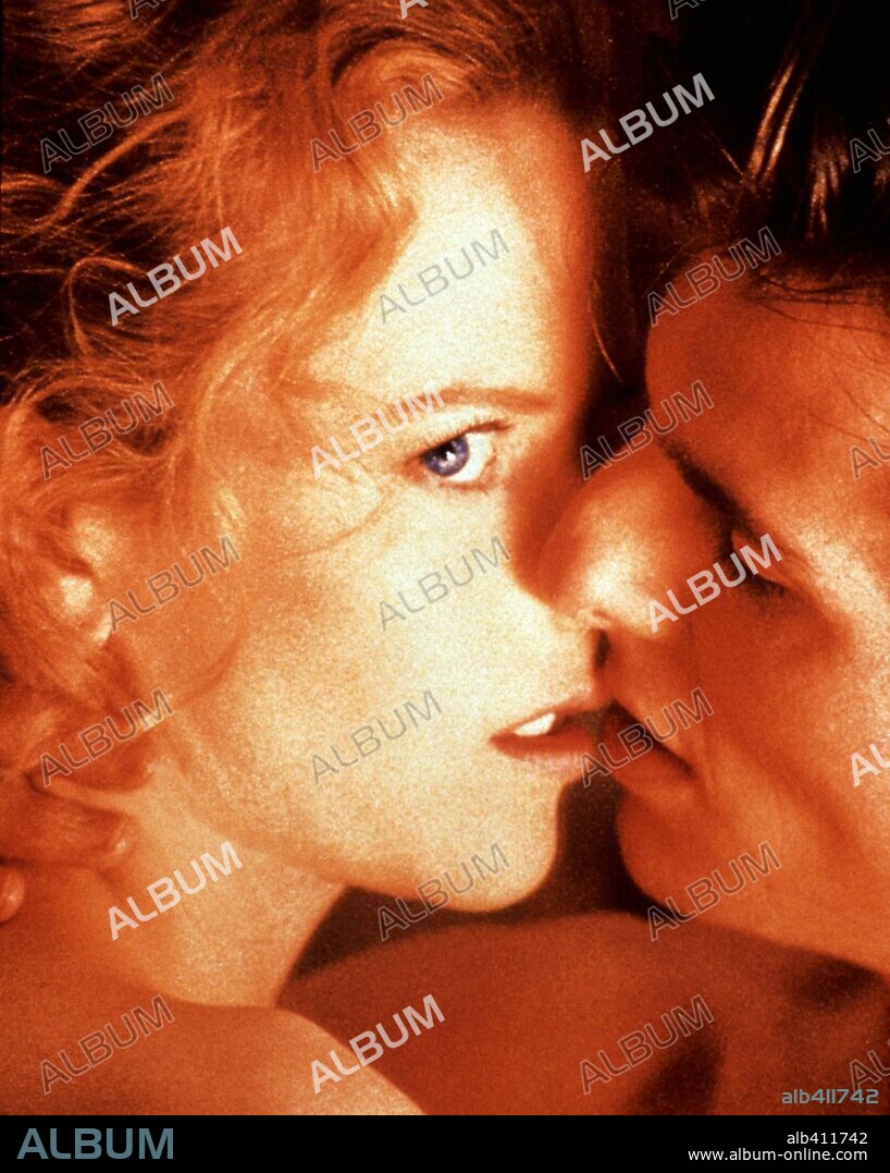 NICOLE KIDMAN and TOM CRUISE in EYES WIDE SHUT, 1999, directed by STANLEY KUBRICK. Copyright WARNER BROS. PICTURES.