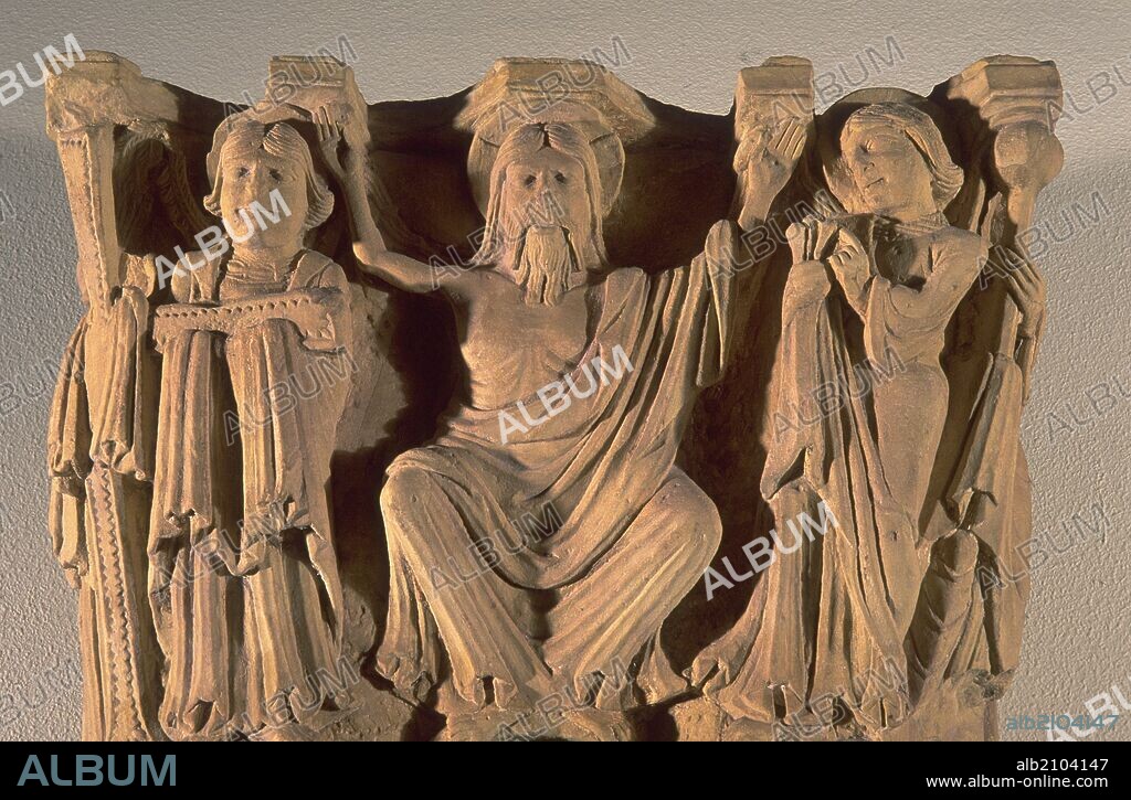 IGLESIA SAN PEDRO DE ARLANZA: CAPITEL DE LA IGLESIA. EL SALVADOR ENTRE LOS EVANGELISTAS. ROMANICO ARQUITECTURA.(DEPOSITO: MUSEO ARQUEOLOGICO NACIONAL).