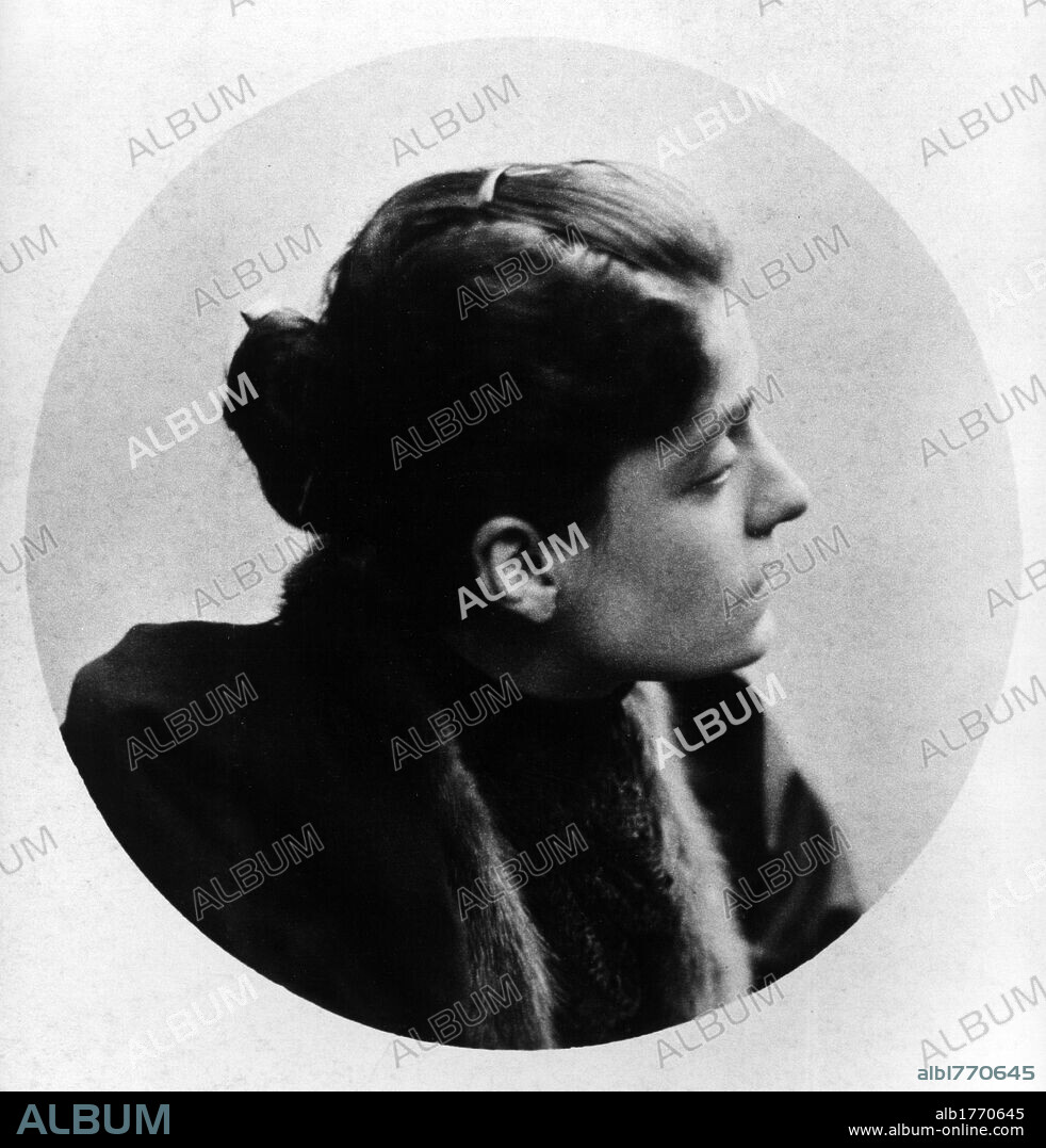 Eleonora Duse on stage. The theatre actress Eleonora Duse acting in the comedy 'La moglie ideale' ('The Ideal Wife'), by Marco Praga. 1890.