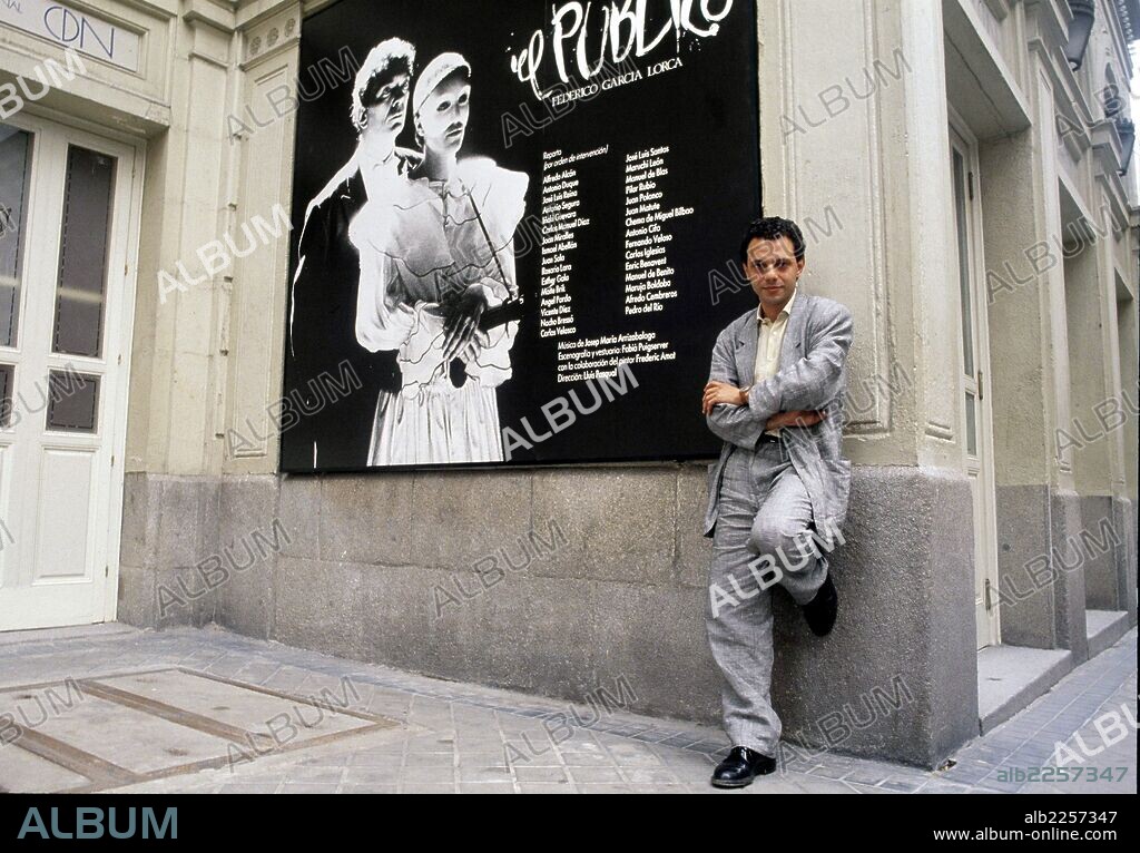 PASCUAL , LUIS. DIRECTOR DE TEATRO ESPAÑOL. AÑO 1988 EN MADRID.
