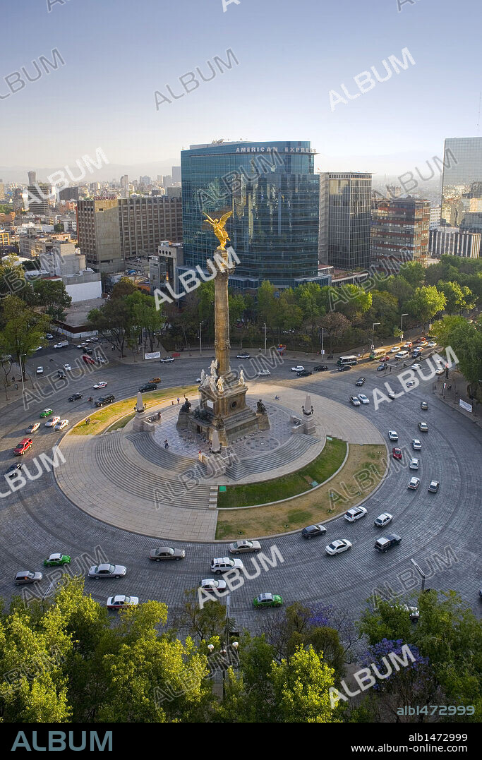 MEXICO. MEXICO D. F. Panorámica del MONUMENTO A LA INDEPENDENCIA, situado en el PASEO DE LA REFORMA e inaugurado en 1910 para commemorar el centenario de la independencia del país. Compuesto por una columna coronada por la estatua de una Victoria Alada (conocida como el "Angel"), obra de Enrique Alciati.