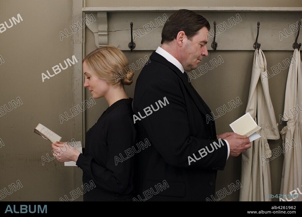 BRENDAN COYLE and JOANNE FROGGATT in DOWNTON ABBEY, 2010, directed by JULIAN FELLOWES. Copyright CARNIVAL FILMS. Season 4.