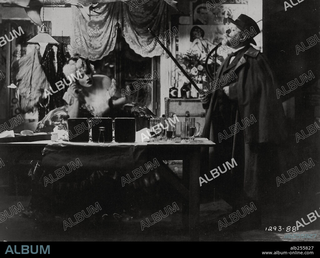 EMIL JANNINGS and MARLENE DIETRICH in THE BLUE ANGEL, 1930 (DER BLAUE ENGEL), directed by JOSEF VON STERNBERG. Copyright U.F.A.