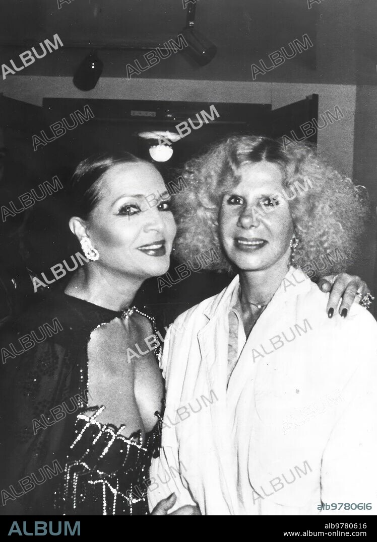 Diciembre 1984. La duquesa de Alba con sala Montiel en el teatro de la Latina, donde se Representaba "Nostalgia".
