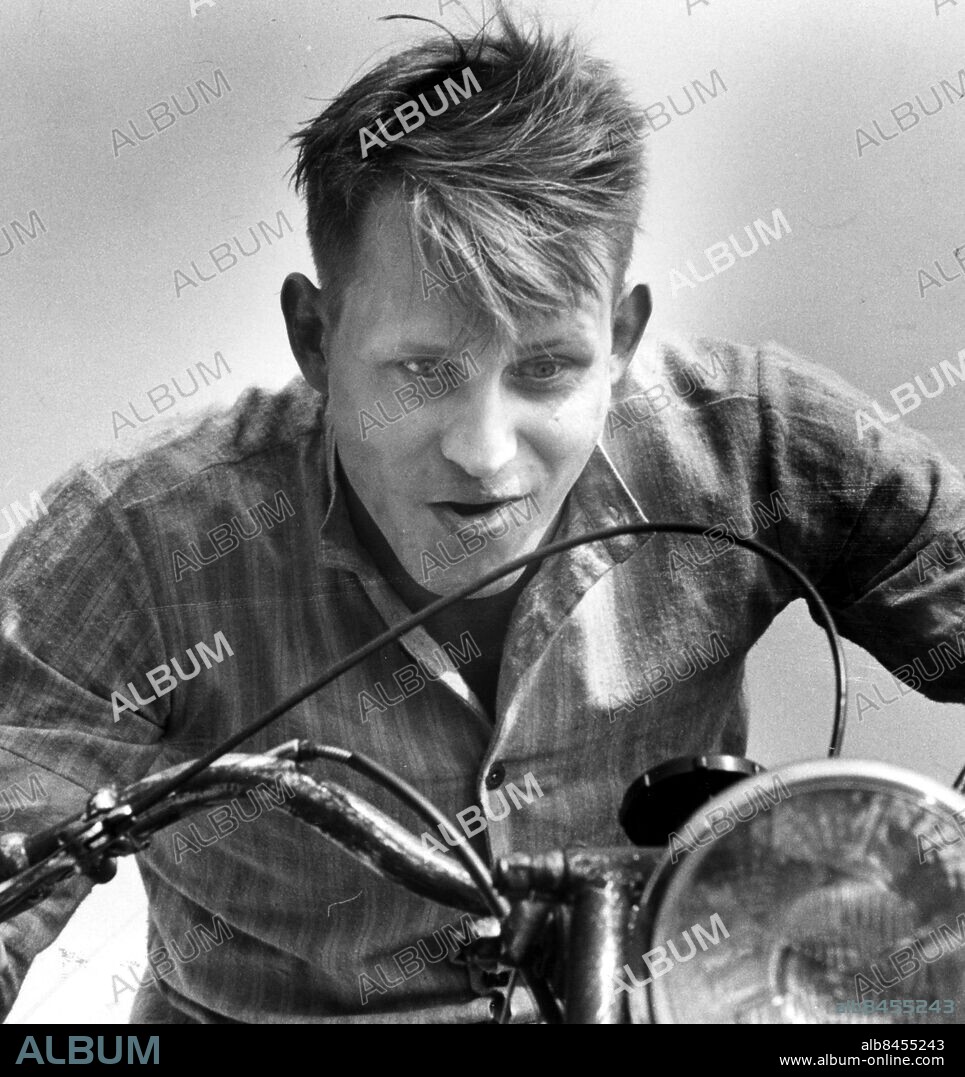 Stellan Skarsgård som idioten i filmen Den enfaldige mördaren. Skarsgård Stellan skådespelare Scen 1981. Film Den enfaldige mördaren. (c) Thommy Bernqvist / Sydsvenskan / IBL.