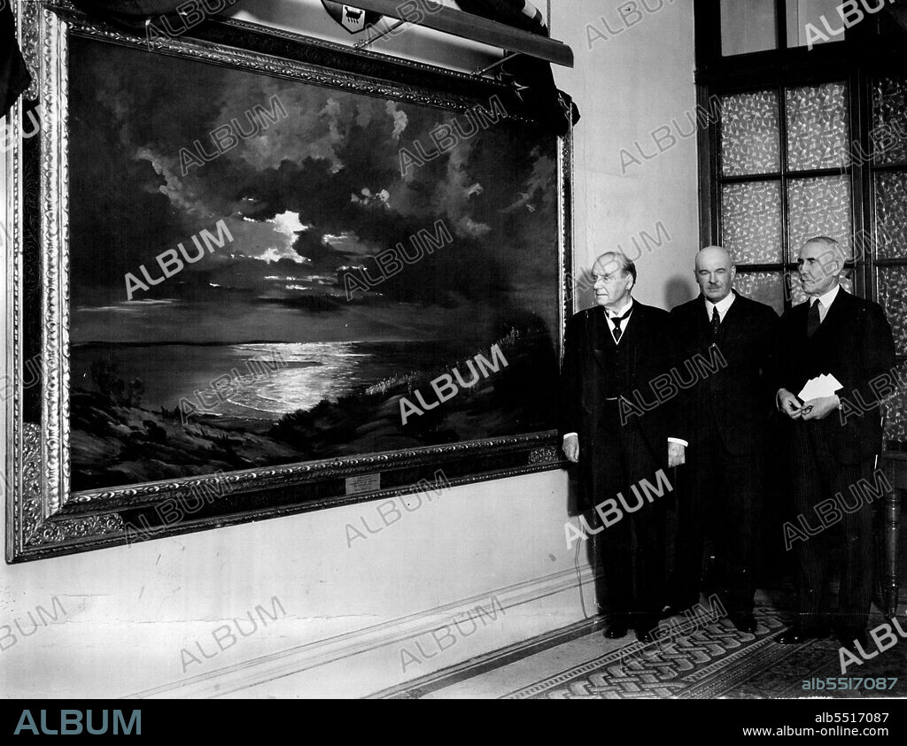 Painting Presented To New Zealand By Lord Wakefield.The famous Australian artist, Captain Will Longstaff, is seen between Lord Wakefield and the High Commissioner of New Zealand, when his painting "Carillon" was presented by Lord Wakefield to the High Commissioner for New Zealand at New Zealand House today, February 16. March 26, 1934.