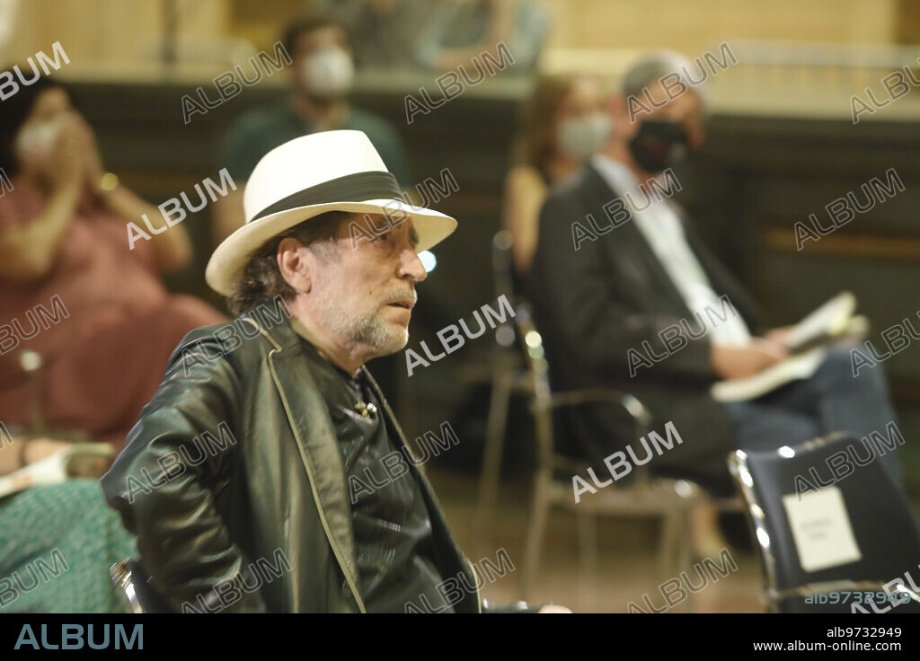 Madrid, 09/14/2020. Cervantes Institute. Tribute to the writer Mario Benedetti on the centenary of his birth. Joaquín Sabina, Joan Manuel Serrat, Luis García Montero, Almudena Grandes, Ismael Serrano, Rozalén, Chus Visor, Benjamín Prado, Marwan, Pilar Reyes, Vanessa Martín, among others, attend. Photo: Guillermo Navarro. ARCHDC.