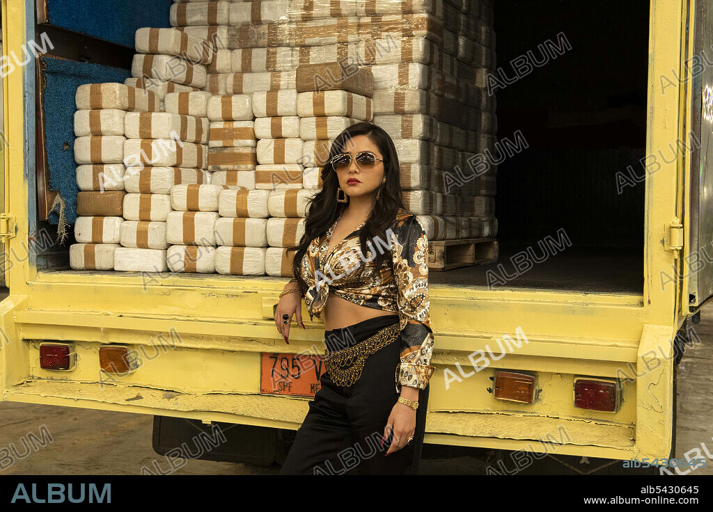 TERESA RUIZ dans NARCOS: MEXICO, 2018, réalisé par ALEJANDRA MARQUEZ ABELLA, AMAT ESCALANTE, ANDRES BAIZ, JOSEF KUBOTA WLADYKA, LUIS ORTEGA et WAGNER MOURA. Copyright Gaumont Télévision / Netflix.