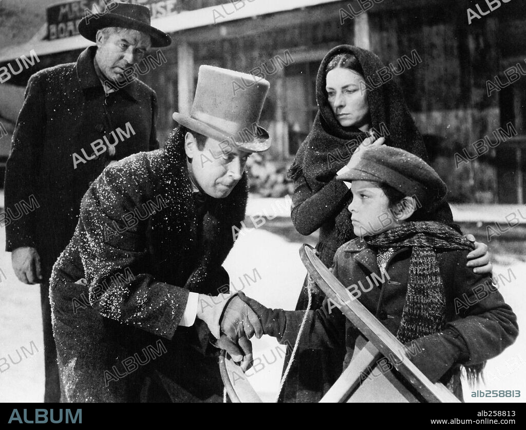 AGNES MOOREHEAD, BUDDY SWAN, GEORGE COULOURIS and HARRY SHANNON in CITIZEN KANE, 1941, directed by ORSON WELLES. Copyright RKO.