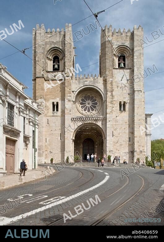 Lissabon-Lisboa (Portugal), Kathedrale-Sé Patriarcal (12.Jahrhundert; nach Erdbeben von 1344 Wiederaufbau; Westfassade 1380).-Außenansicht: Westfassade.-Foto, undatiert.