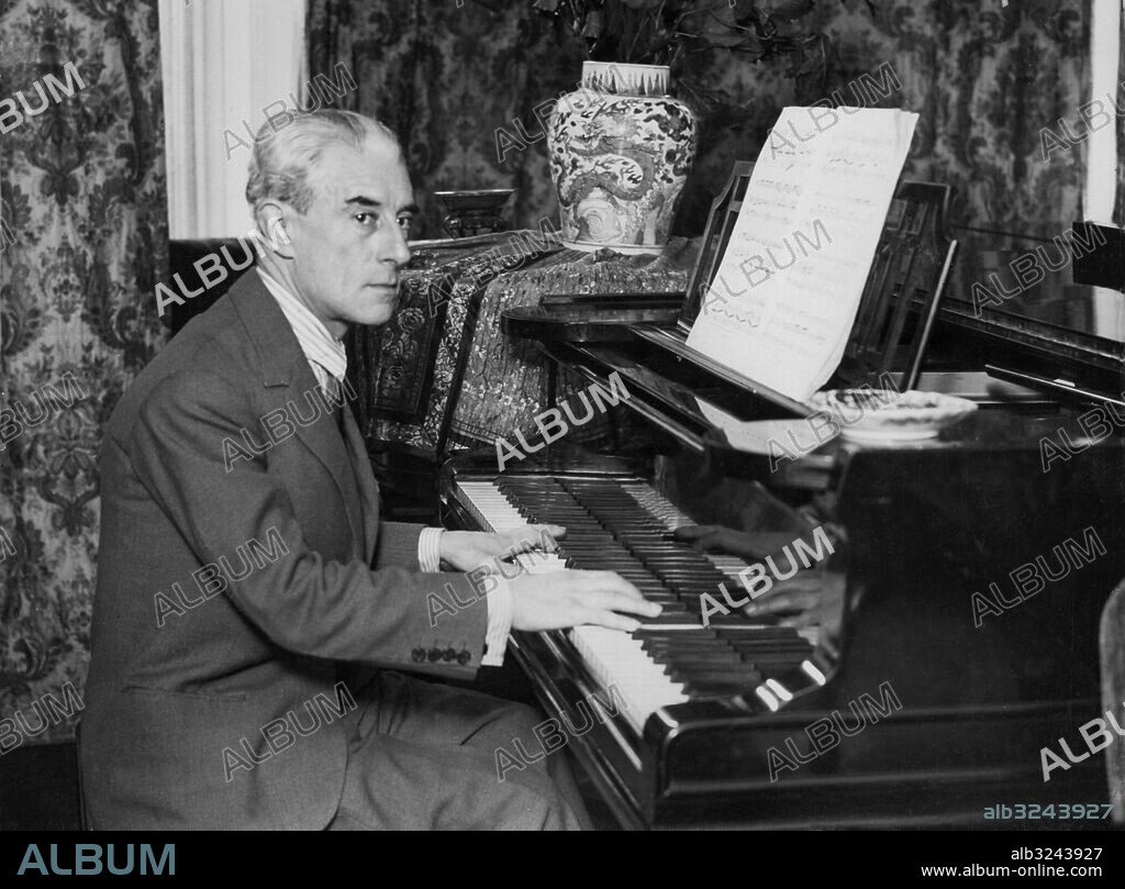 Orig. bildtext... FAMOUS COMPOSER TO RECEIVE DEGREE. Mr. Maurice Ravel, the great little master of music, is to receive the degree of Musical Doctor at Oxford next week. Ravel was lionised by musical London last night at Mr. Gordon Bryan's concern, atAeolian Hall, where he performed both as pianist and conductor. The concert was a great success, and it is to be repeated in three month's time. O.P.S. Mr. Maurice Ravel, the famous composer. Anm. M Ravel, 1875-1937, fransk tonsättare Piano CD279 persons: MAURICE RAVEL sites: FRANKRIKE PhotoDate:193?-??-??.