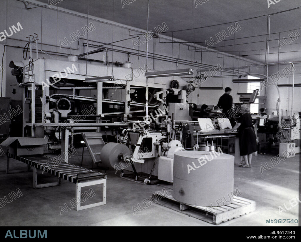 Machine for the header and making of wooden boxes for matches, 1940.