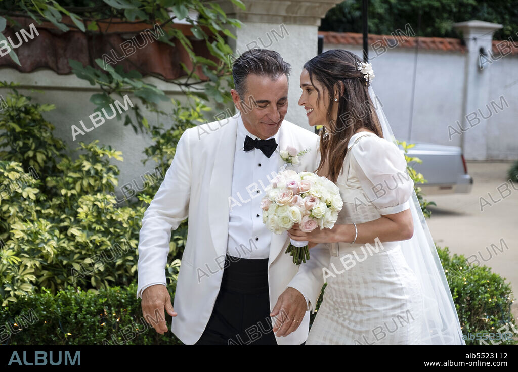 ADRIA ARJONA and ANDY GARCIA in FATHER OF THE BRIDE, 2022, directed by GARY ALAZRAKI. Copyright Plan B Entertainment / Warner Bros.