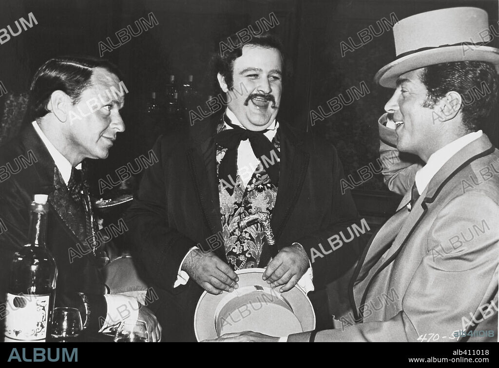 DEAN MARTIN, FRANK SINATRA y VICTOR BUONO en CUATRO TÍOS DE TEXAS, 1963 (4 FOR TEXAS), dirigida por ROBERT ALDRICH. Copyright WARNER BROTHERS.