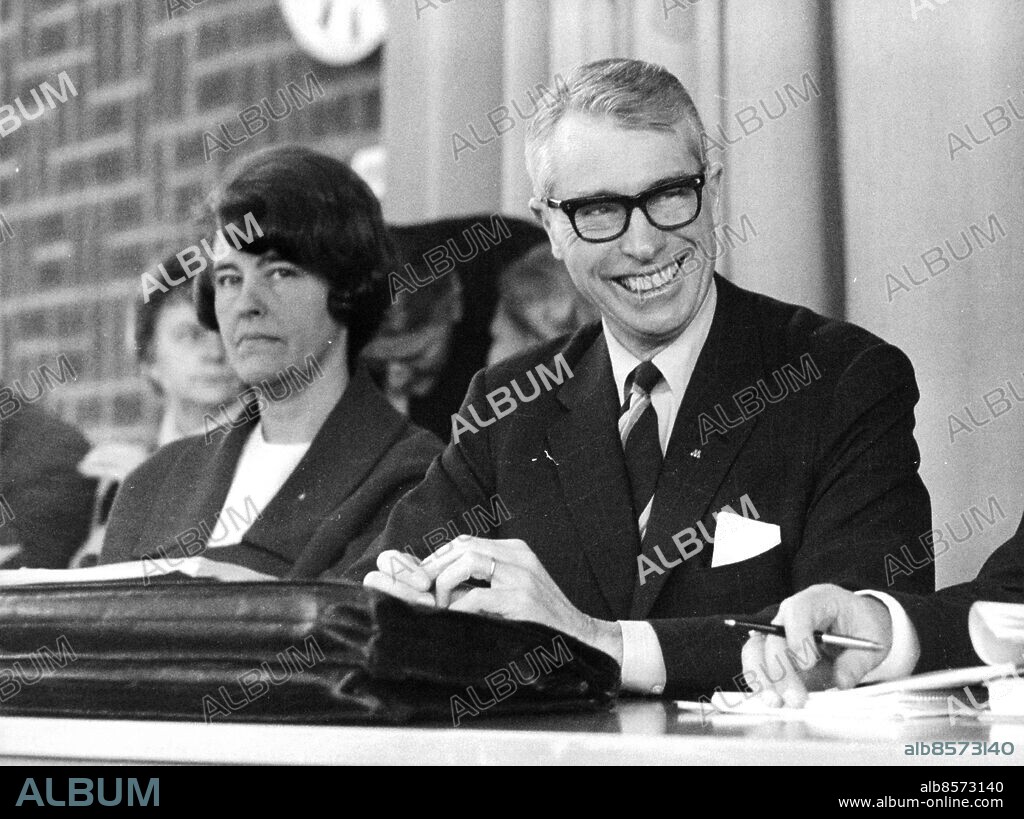 Stockholm 1969-11-22. Moderata samlingspartiets möte på Åsö Gymnasium med Ethel Florén Winther och Gösta Bohman. Foto: Leif Jansson / SvD / TT / kod 12014.