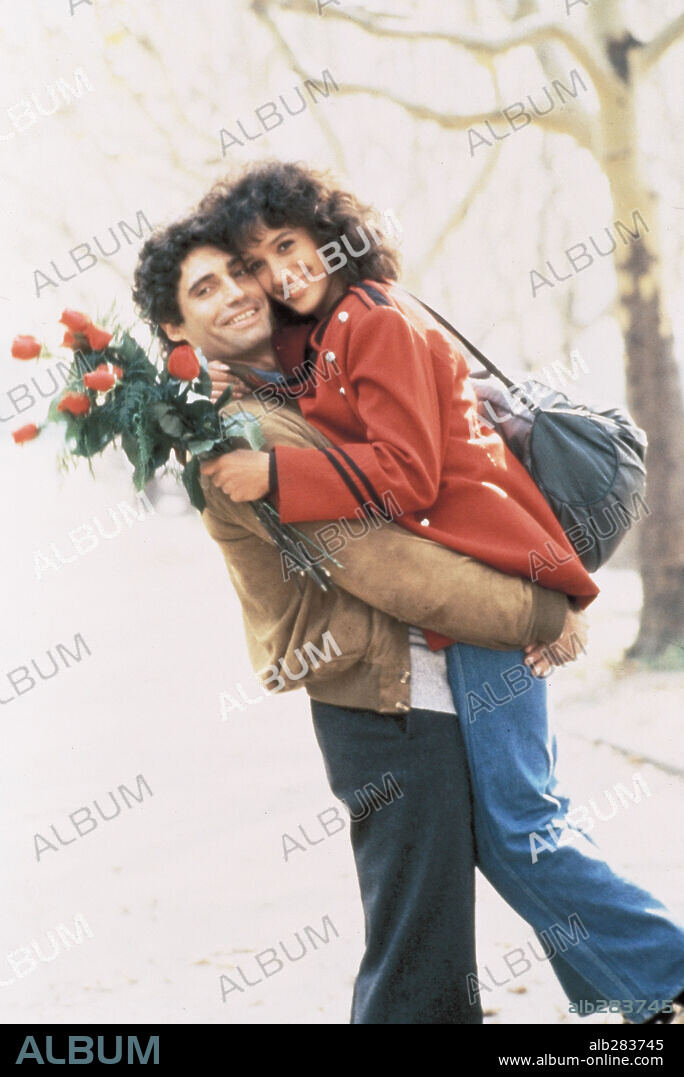 JENNIFER BEALS et MICHAEL NOURI dans FLASHDANCE, 1983, réalisé par ADRIAN LYNE. Copyright PARAMOUNT PICTURES.