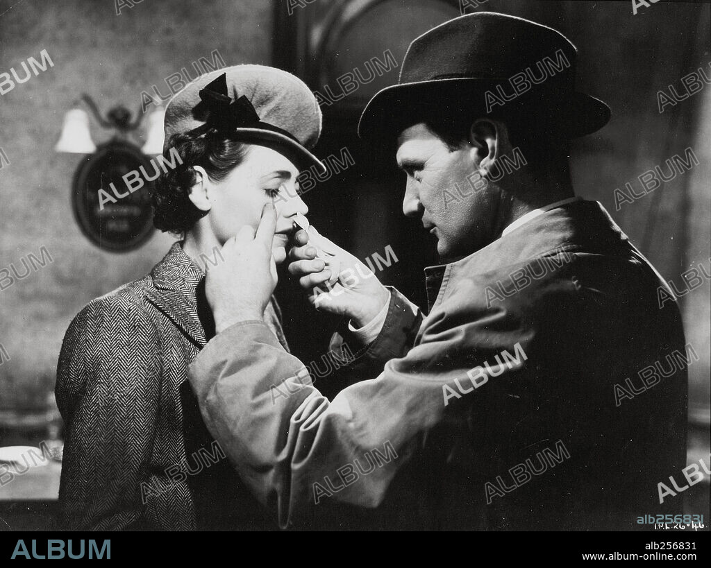 CELIA JOHNSON y TREVOR HOWARD en BREVE ENCUENTRO, 1945 (BRIEF ENCOUNTER), dirigida por DAVID LEAN. Copyright CINEGUILD.