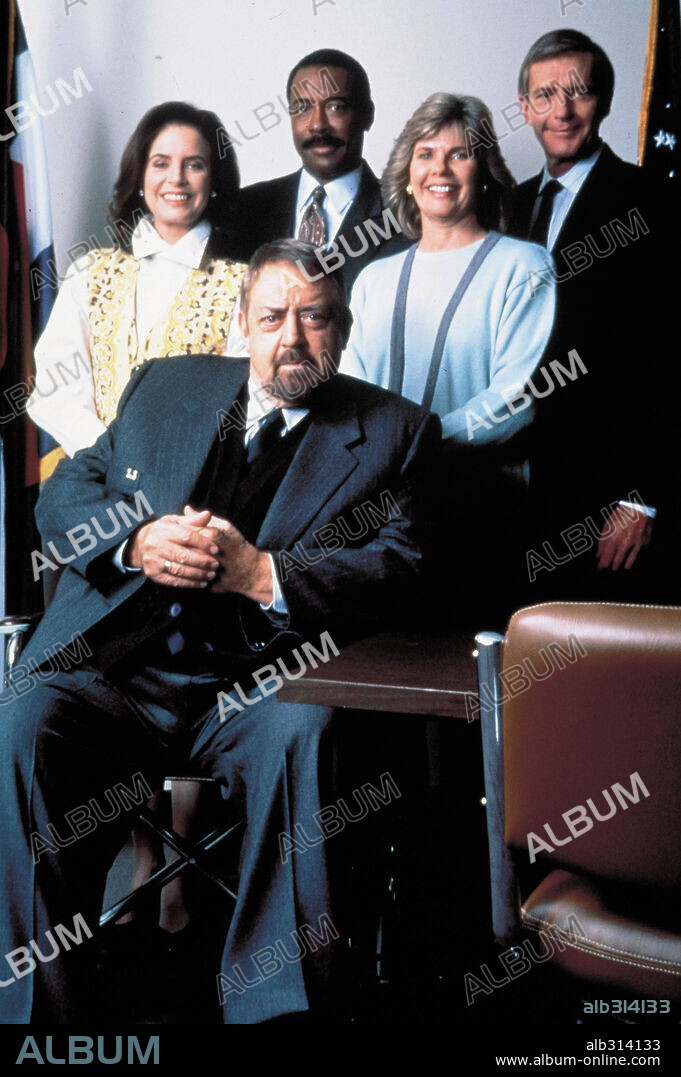 DON GALLOWAY, DON MITCHELL y RAYMOND BURR en IRONSIDE, 1993 (RETURN OF IRONSIDE, THE-TV). Copyright UNIVERSAL TV.