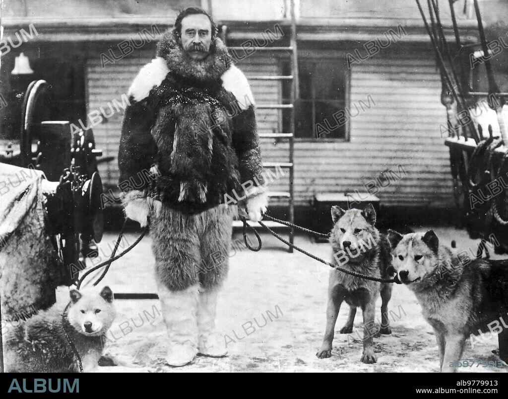 1909. The explorer Mr. Peary aboard his ship, with the dogs and the suit he used to reach the Pole.