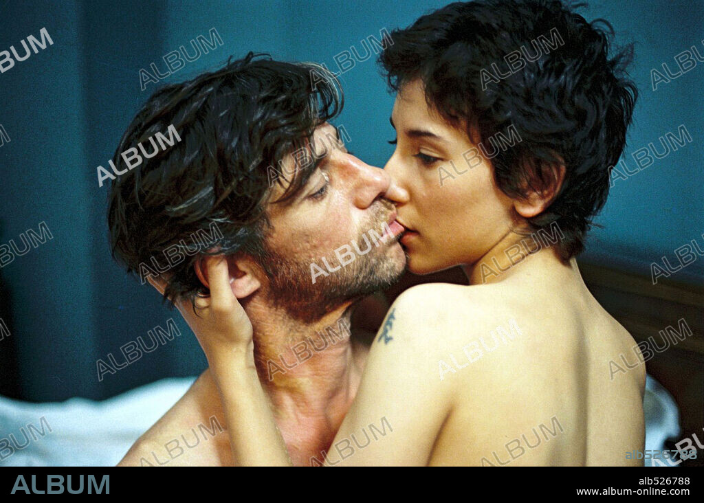 BIROL UNEL y SIBEL KEKILLI en CONTRA LA PARED, 2004 (GEGEN DIE WAND), dirigida por FATIH AKIN. Copyright WÜSTE FILMPRODUKTION.