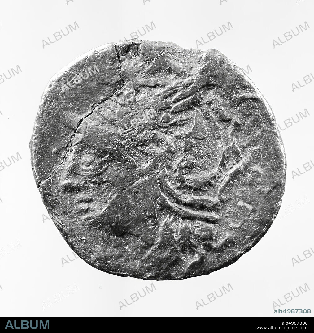 Vz: Roma n.l., check mark over helmet, Kz: Saturn in quadriga n.r. above it a checkmark, in afsn. L SATVRN, coin, denarius, L. Appuleius Saturninus, metal, silver, Diam. 19 mm, wt. 3.06 gr, Roman BC 104, the Netherlands, Overijssel, Steenwijkerland, Onna.